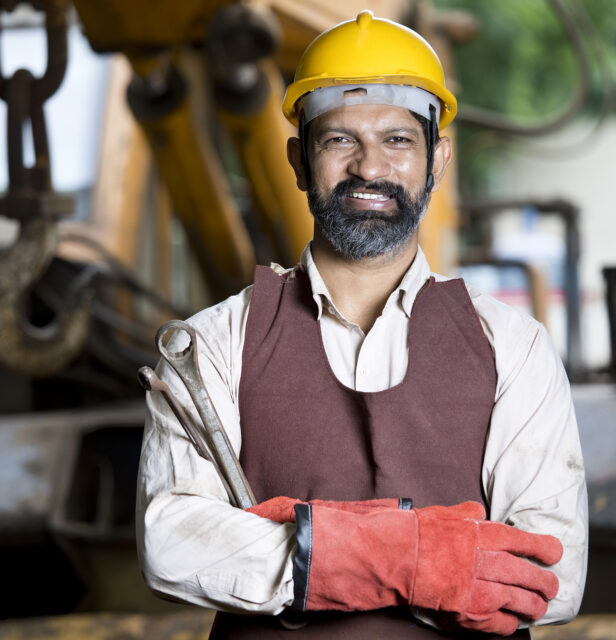 Operaio indiano operante nel settore metallurgico e minerario